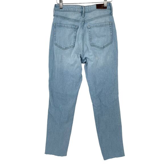 Hollister Ultra High Rise Mom Jeans Light Wash Size 25 Distressed Denim - Picture 4 of 8